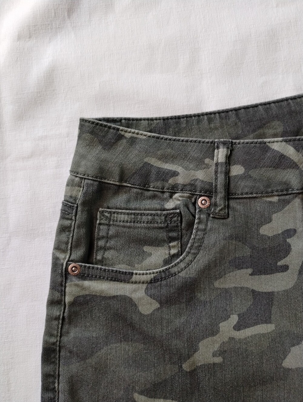 Maurices Olive Green Camo Skinny Jeans Size (L) - Picture 8 of 11